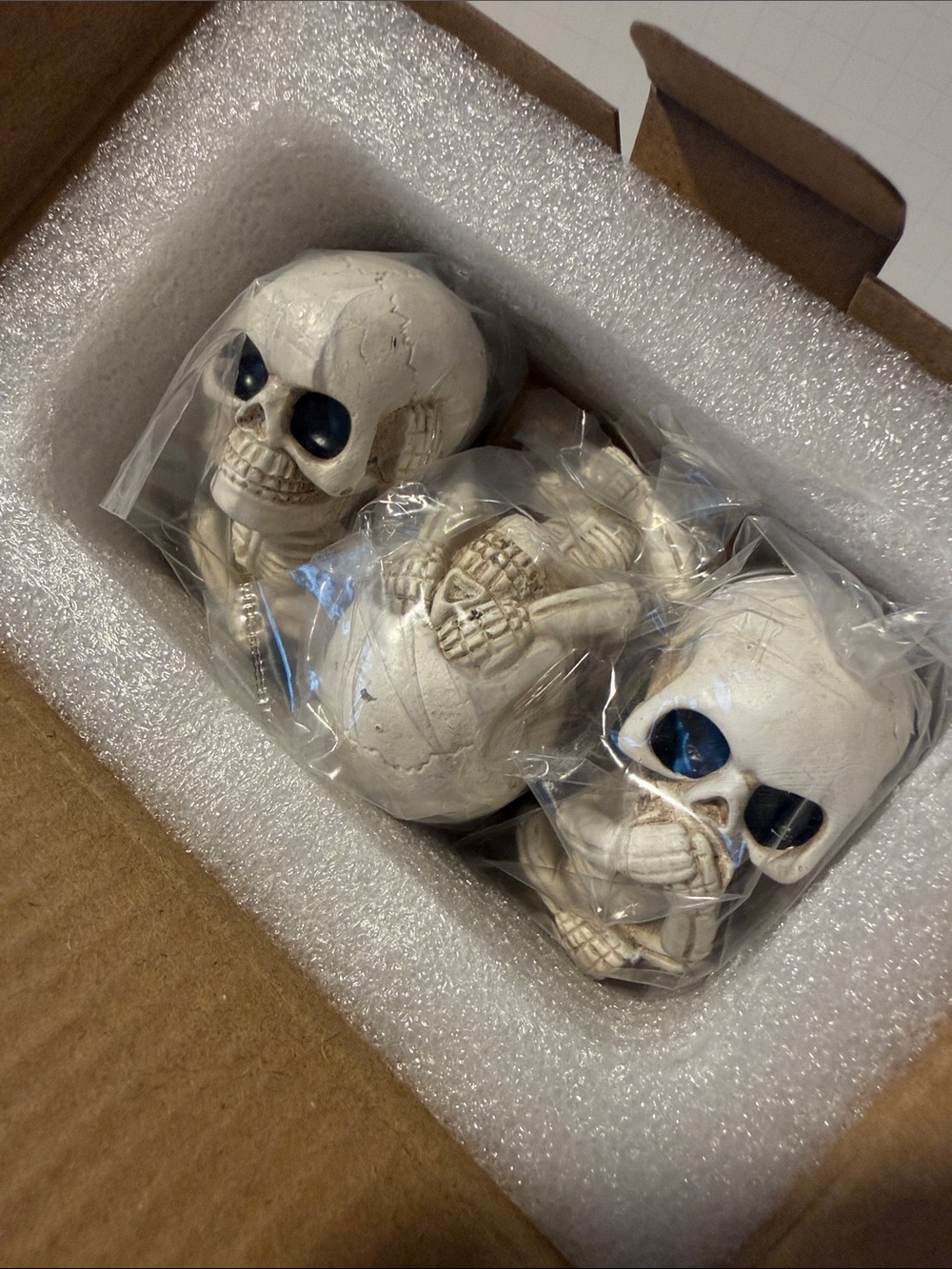 No Evil Skull Figurine Car Ornament Aromatherapy Set